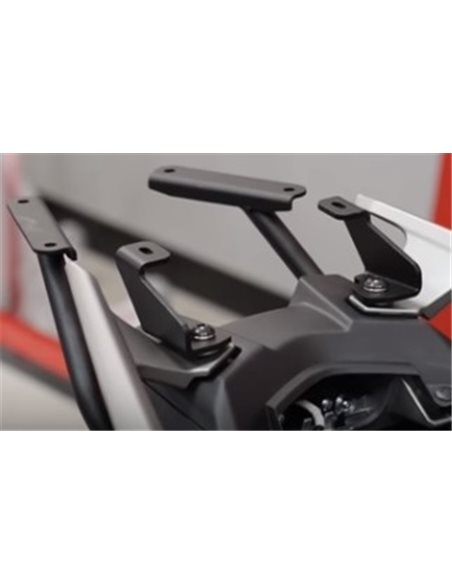 Maleta Yamaha Tracer 900 2018-2019 Fijación superior Givi SR2139